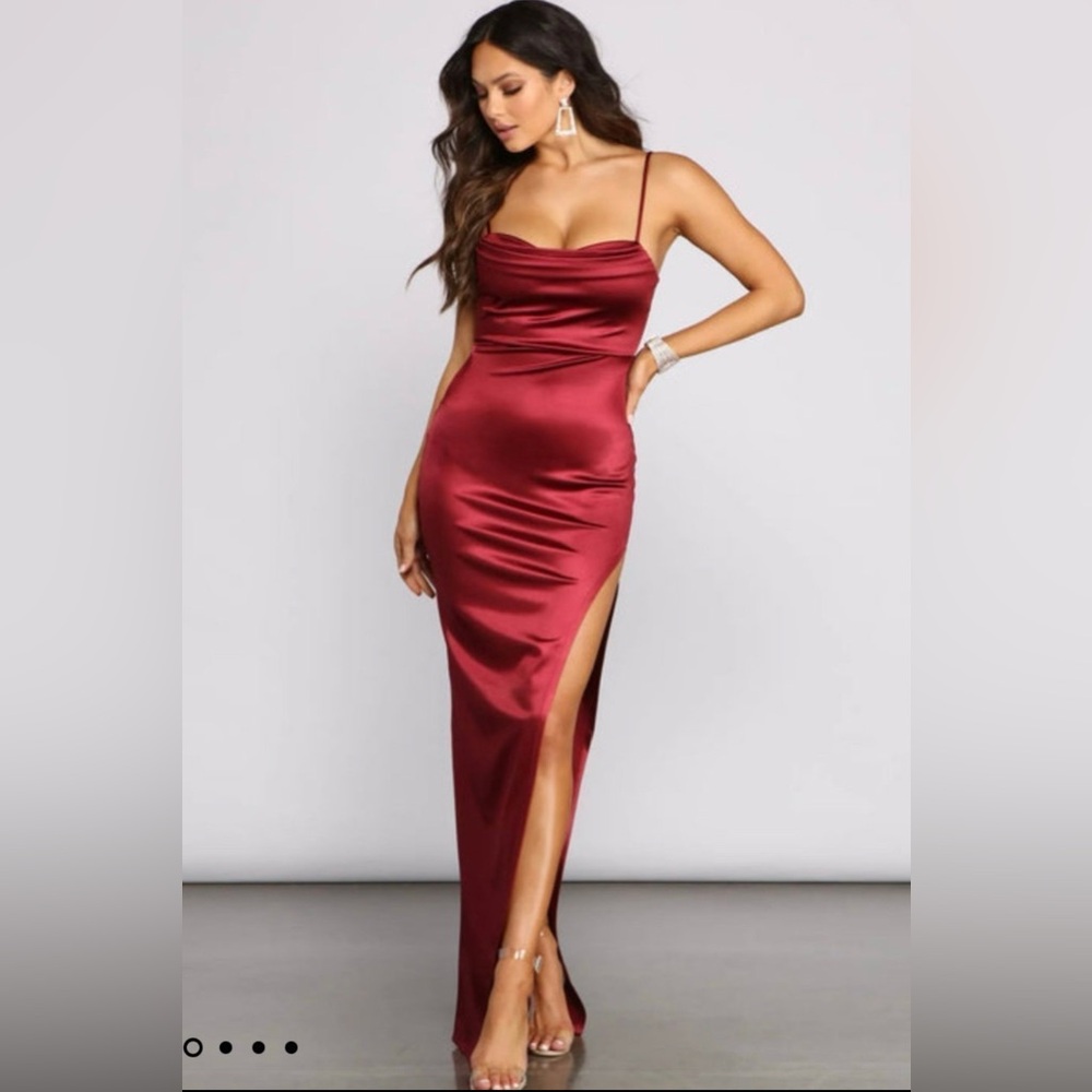 Windsor Burgundy Spaghetti Strap Sweetheart Gown - will steam before shipping